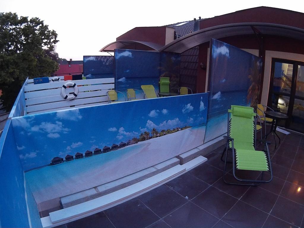 Bed and Breakfast Dolphin House Leba Exterior foto
