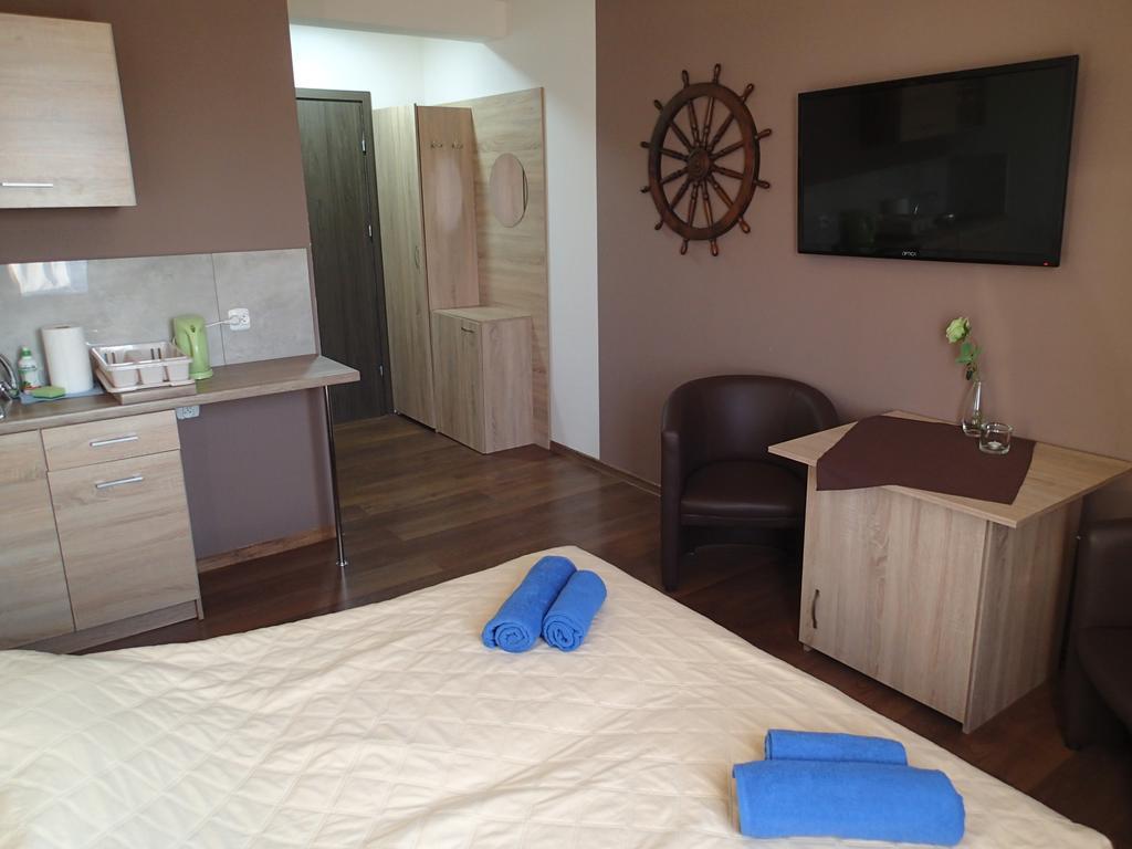 Bed and Breakfast Dolphin House Leba Exterior foto